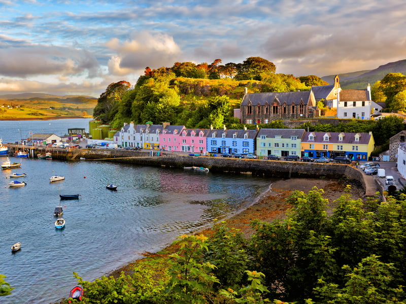 The largest town on the Isle of Skye, Portree is a favourite among visitors looking to explore the island. One of its main attractions is the Aros Centre, an award-winning venue which regularly hosts shows, concerts and film screenings.
