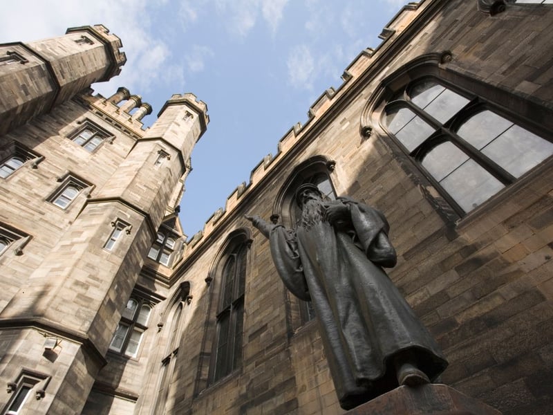 Edinburgh Univesity is Scotland's top university according to the QS World University Rankings 2025. It comes 27th place in the world, with a total of 83.3 points.