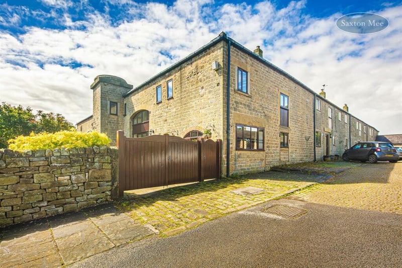 Sheffield Houses: 18 photos show converted barn with exposed beams and ...