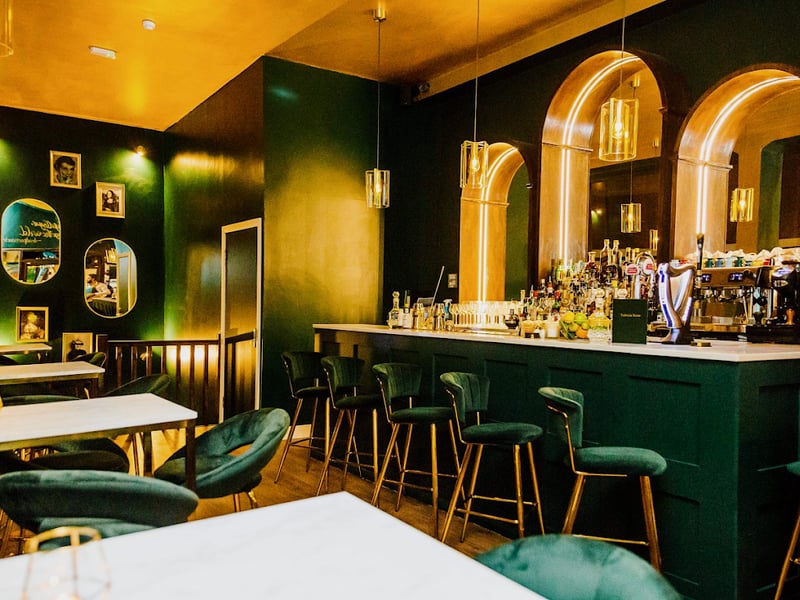 Tabula Rasa Bar in Eastgate has a 4.5* rating from 216 reviews. A Google reviewer said: “Great bar. Wonderful atmosphere with well priced cocktails and a great pint of Guinness.”