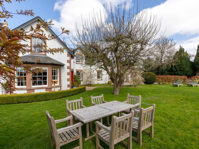 The gardens have been very well maintained and feature lawns and perfect spots for al-fresco dining.
