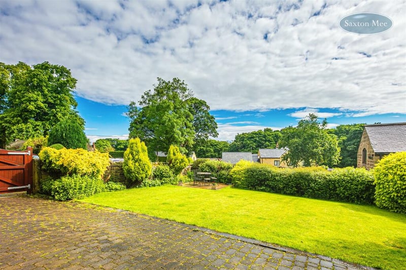 Sheffield Houses: 18 photos show converted barn with exposed beams and ...