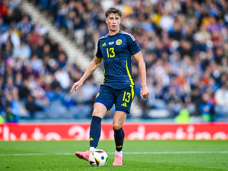 Tidy on the ball and defensively fairly comfortable. A no-thrills display from the towering defender.
