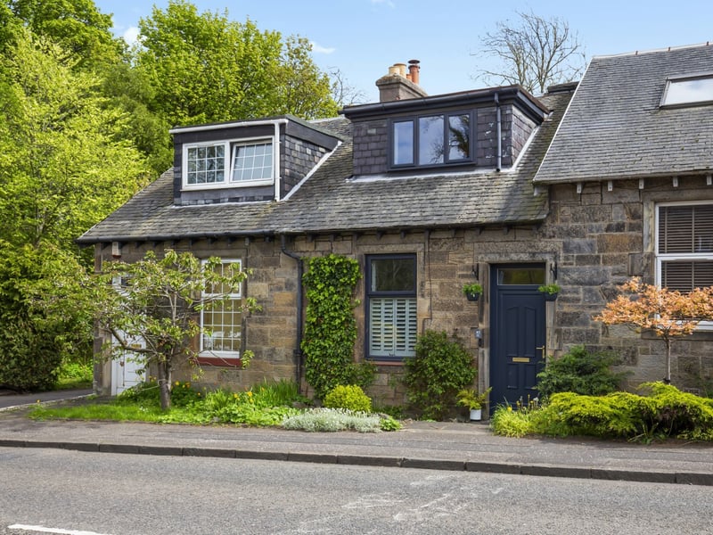 At number six, we have a chocolate-box cottage that’s cosy, quaint and oh-so cute. Located in a quiet village close to South Queensferry, with lovely views of the Forth Bridges, this charming cottage at 41 Main Street, is packed with countryside-chic details combined with sleek, contemporary décor. It’s so easy to imagine life in a property this pretty! Having been available at a fixed price of £250,000, this home is currently under offer.