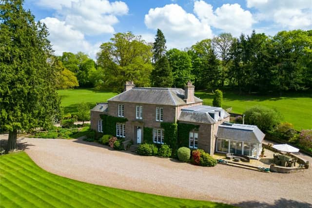 Baldowie is approached via a sweeping gravel driveway