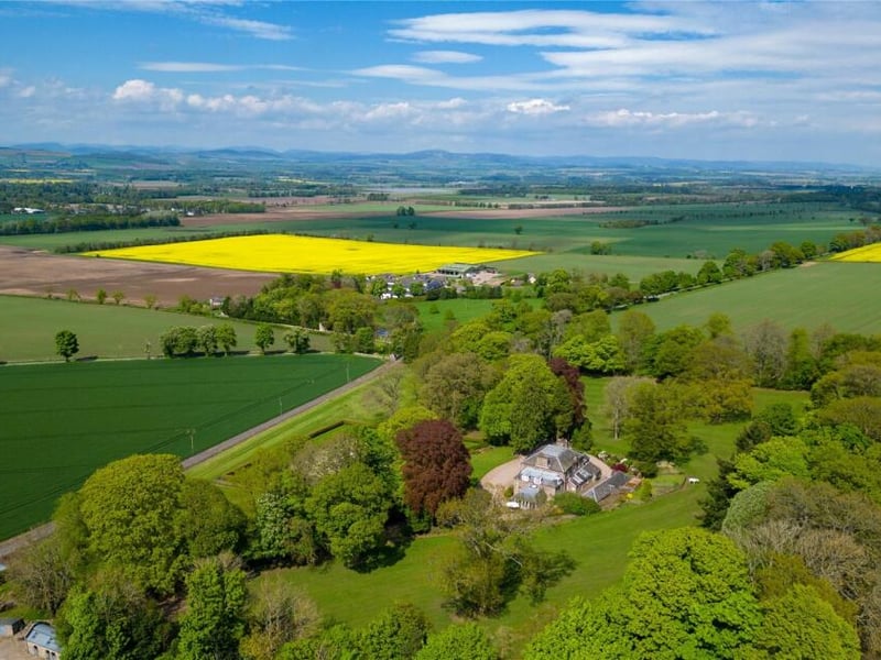 Baldowrie offers peaceful rural living while being close to the local villages of Kettins, Newtyle and Coupar Angus, with Dundee just a 15-minute drive away and Perth about 25 minutes.

