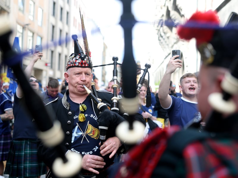 This Tartan Army footsoldier plays bagpipes on Marienplatz.