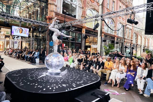 The evening began with a stunning performance by a mirror ball contortionist.