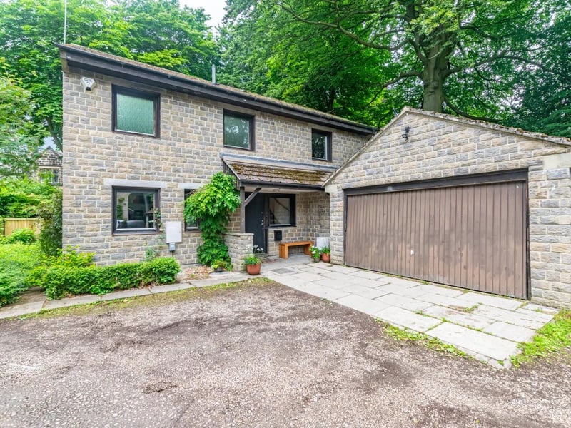 Situated just off Weetwood Lane in the exclusive Quarry Dene Park, this property forms part of a unique development of three homes featuring a Scandinavian-inspired design.