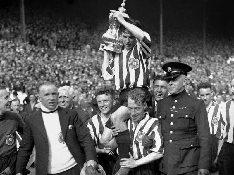 The Hendon-born forward led Sunderland to glory in the 1937 FA Cup Final.
He scored 118 goals in 245 appearances for SAFC and played 13 games for England, scoring seven goals.
AI said he was 'a football legend, deeply tied to Sunderland's sporting history.'