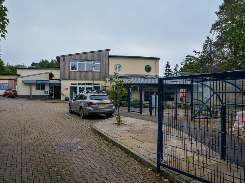 Elmlea Junior School, located on The Dell, achieved an average score of 110 in reading and 107 in maths. 71% of pupils met the expected standards in KS2 and 11% achieved a higher standard. Current Ofsted rating: Outstanding.
