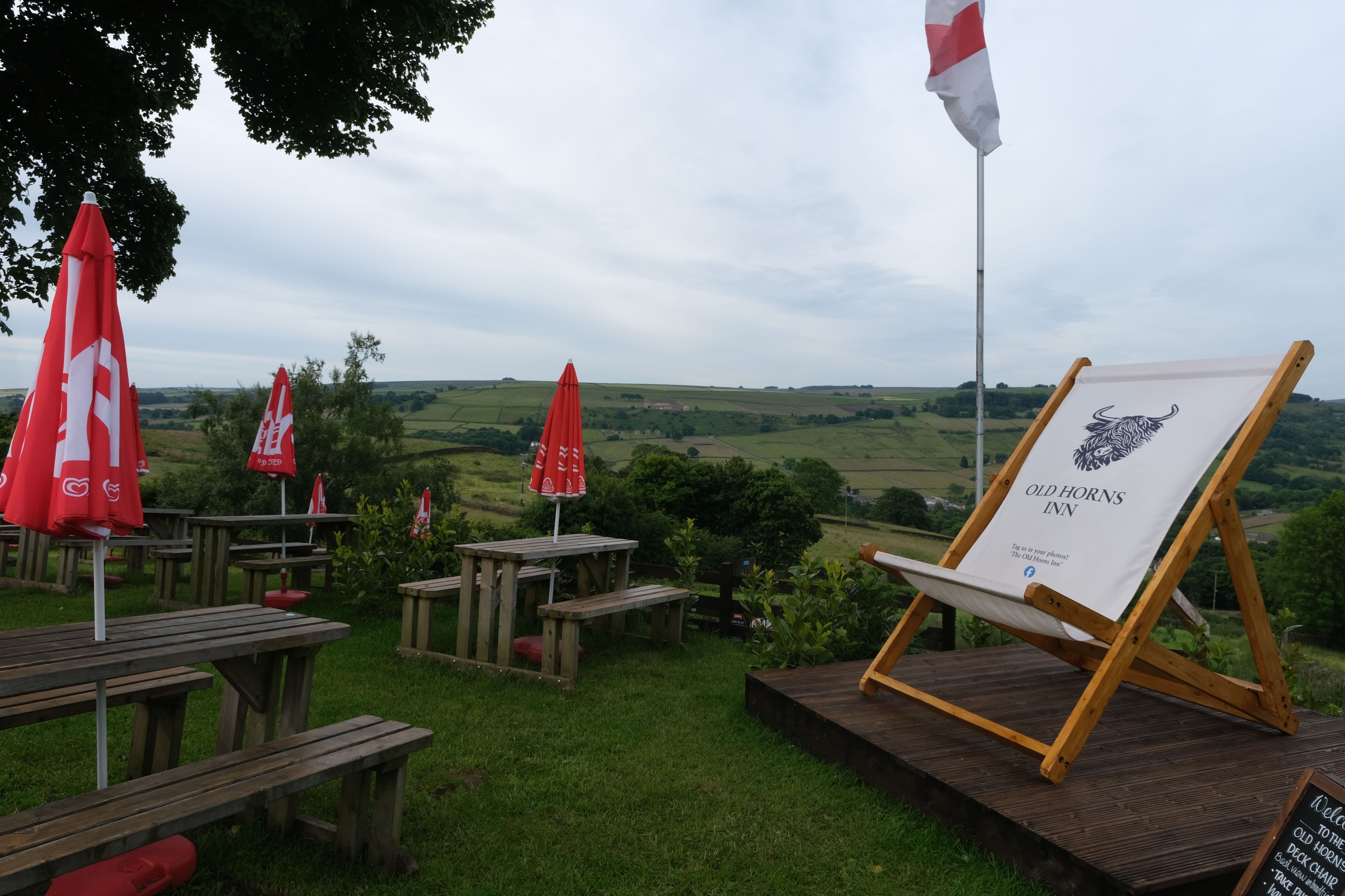 Reviews praise pub with 'stunning views' a year after major refurb