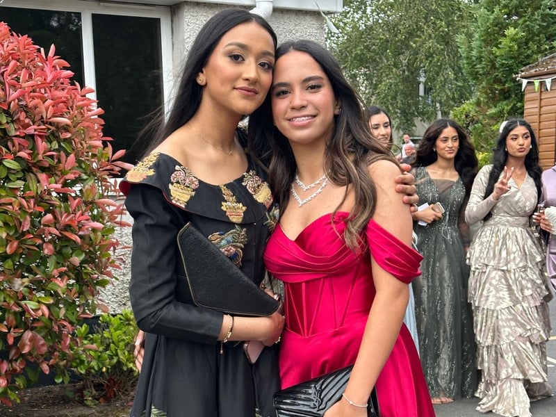 A pair of glamorous prom attendees