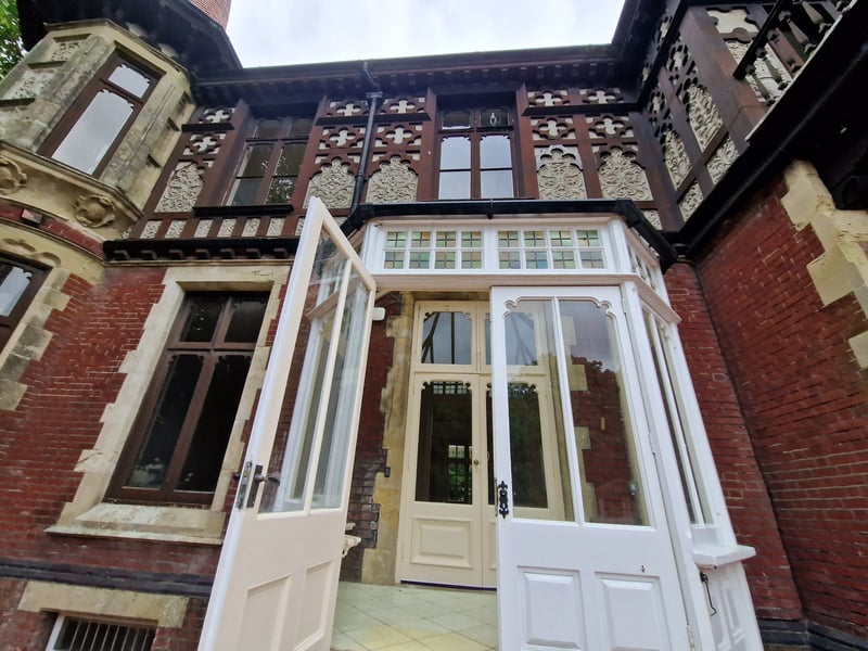 This spectacular property comes with four bedrooms, three shower rooms, five reception rooms and an orangery. This house is part of an overall property, Brankesmere House, which was divided into three sections, two of which are now up for sale. This meticulously crafted house comes with gorgeously kept gardens and a natural swimming pool. 