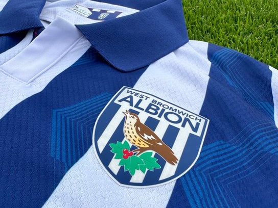 Kit manufacturer: Macron