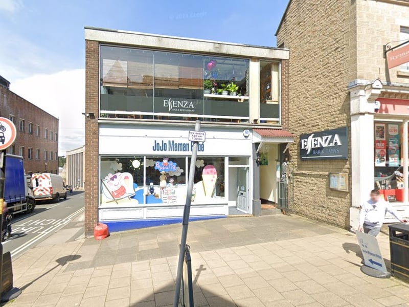 Located on Oxford Street in Harrogate, Essenza Bar & Restaurant has a 4.8* rating from 878 reviews. OpenTable says: “Fresh food, cocktail, variety of wines from Italy, Portugal, Moldova, Spain, freshly baked pizzas, tapas, selection of the most popular Eastern European food.”