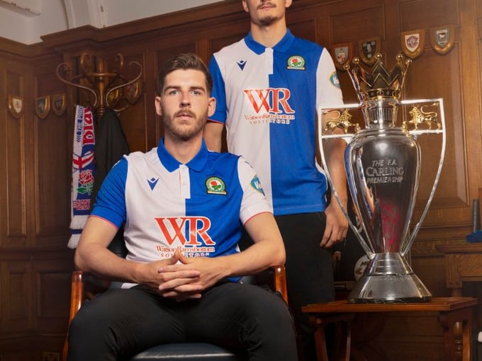 Kit manufacturer: Macron Sports