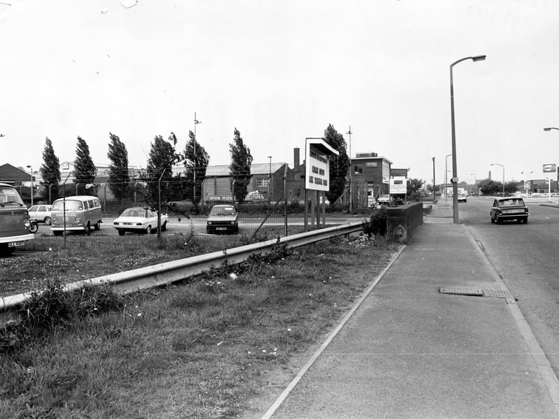 Gelderd Road, looking in the direction of Leeds. On the left is the forecourt of Volkswagon Car Showroom. Large sign in the centre next to the entrance drive to the Wallace Arnold Coach Terminal. This depot was no longer in use when this photo was taken in July 1980. A new one was used on Low Fields Road, a short distance away.