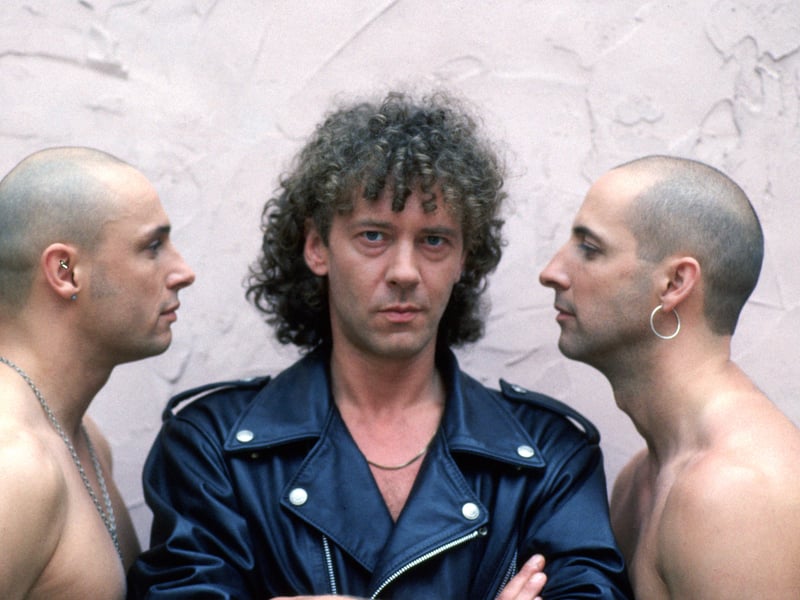 Though Right Said Fred had been on the charts for many weeks, "I'm Too Sexy"s popularity saw it surge up the charts, almost knocking Adams off the top spot when it reached #2 on August 11 1991.