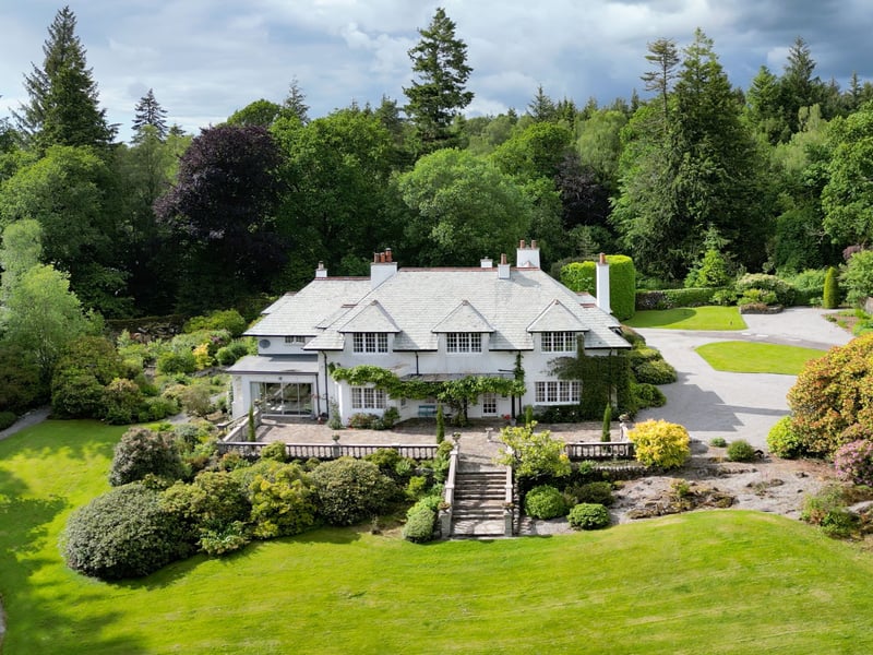This is a splendid example of an Arts and Crafts home, dating from 1912, within extensive private grounds in a peaceful rural location and perfectly laid out for an Edwardian tennis party.