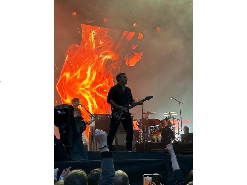 The Manics played four songs from their Brit Award-winning album 'Everything Must Go'.
