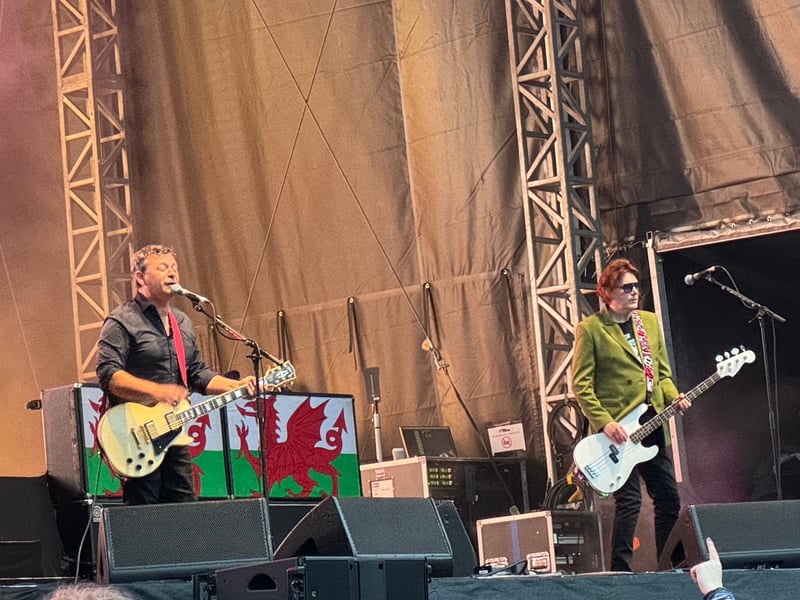 James Dean Bradfield and Nicky Wire of the Manic Street Preachers.