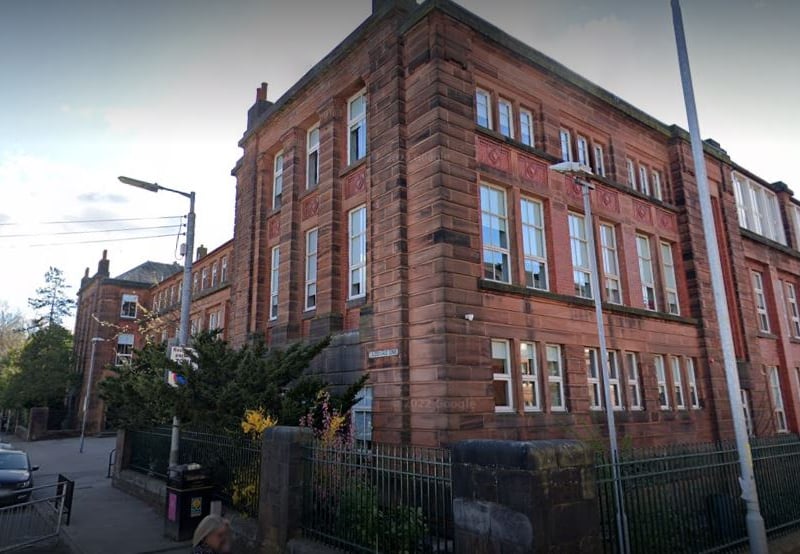 Hyndland is a secondary school in Glasgow.
In the 2022/23 school year, 62% of its students attained five or more Highers.