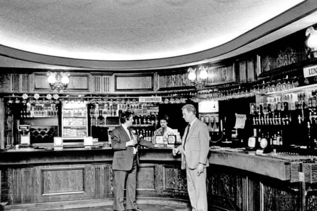 Inside the Pig and Whistle public house, on Leopold Street and Fountain Precinct, Sheffield city centre, in January 1979
