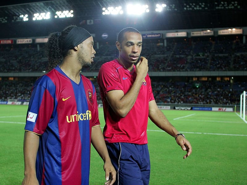 EA Sports continued their three-pronged cover with three of the world's biggest names once again posting for the 2004 edition of FIFA Football.