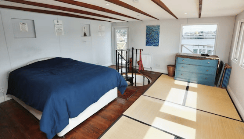 This house boat is such a unique property to invest in and it has so much potential. 