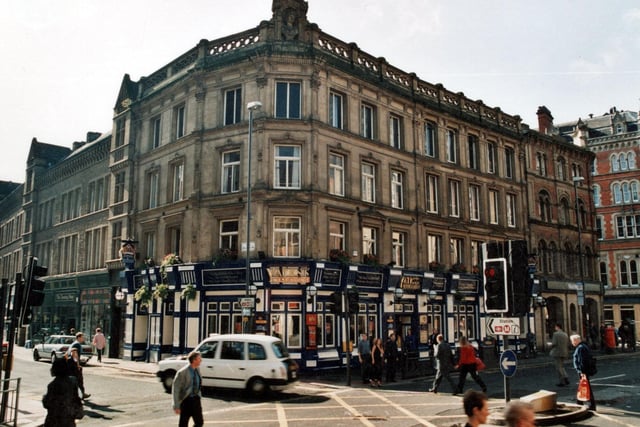 Did you enjoy a drink here back in the day? Yates's on Boar Lane was a popular city centre stop off.