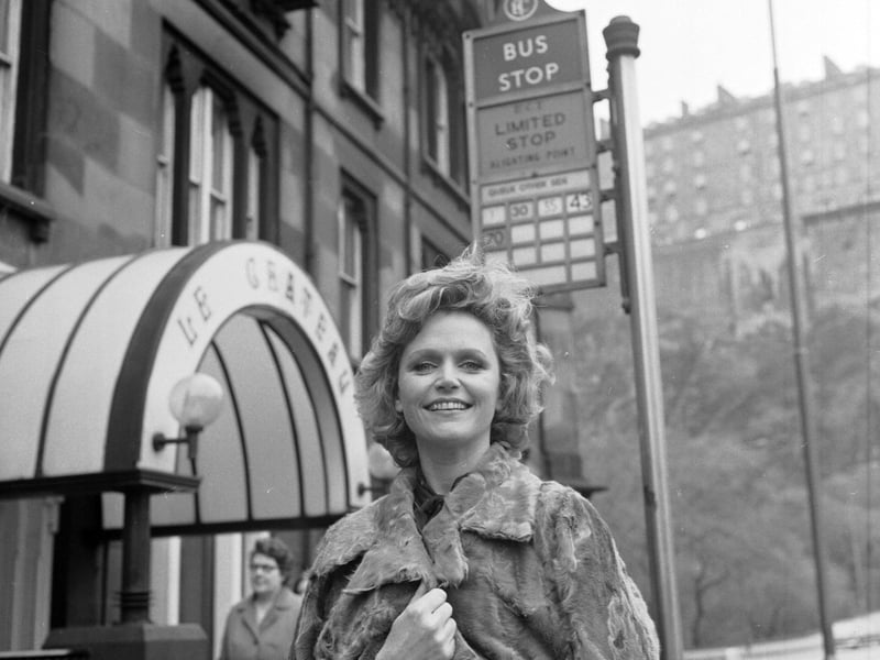 American actress Lee Remick outside Le Caveau restaurant in Edinburgh for a production of Bus Stop at the Lyceum theatre in April 1976.