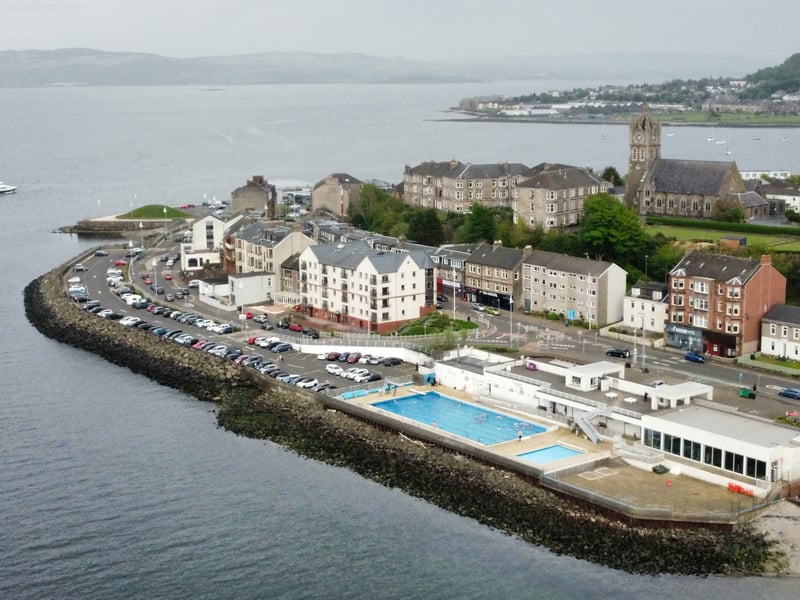 An overhead drone photo of Gourock Pool. The community sits within Inverclyde Council, which ranked as the fourth best council area to live in Scotland. The local authority rated as the third best in the area of finance, and fourth best on health