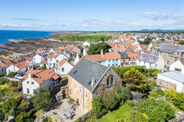 Old Church House is a striking building dating from the 1850s which sits prominently looking over pretty Pittenweem Harbour.