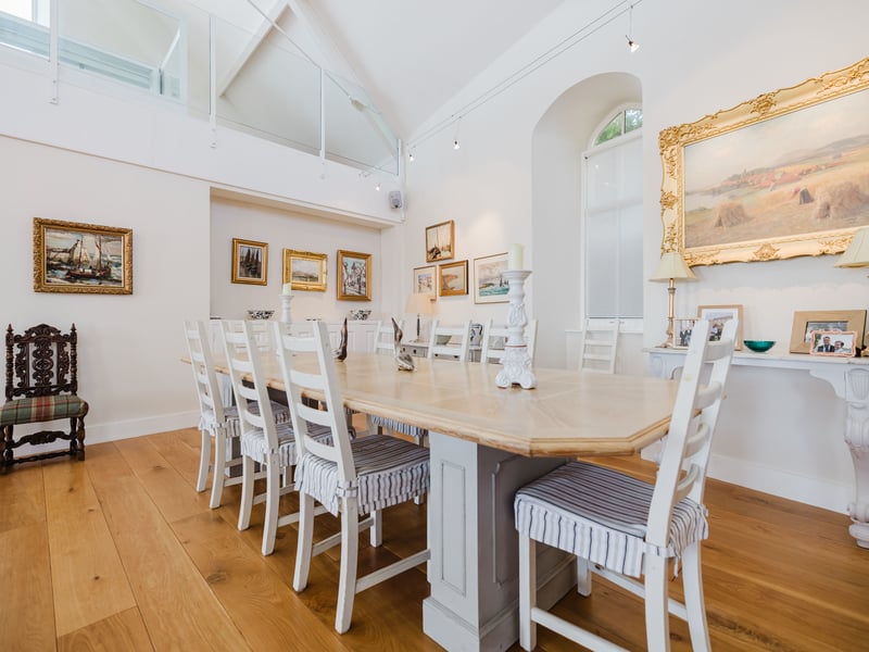 Ronald says: “I’m a sociable person and the space is big enough to host lots of different gatherings –
whether that is a sit-down seafood lunch or a big party involving half the village at the end of the festival."
