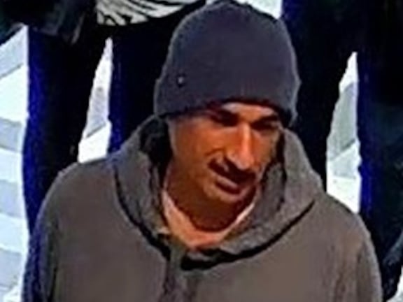 Photo LD8540 refers to a theft from a shop