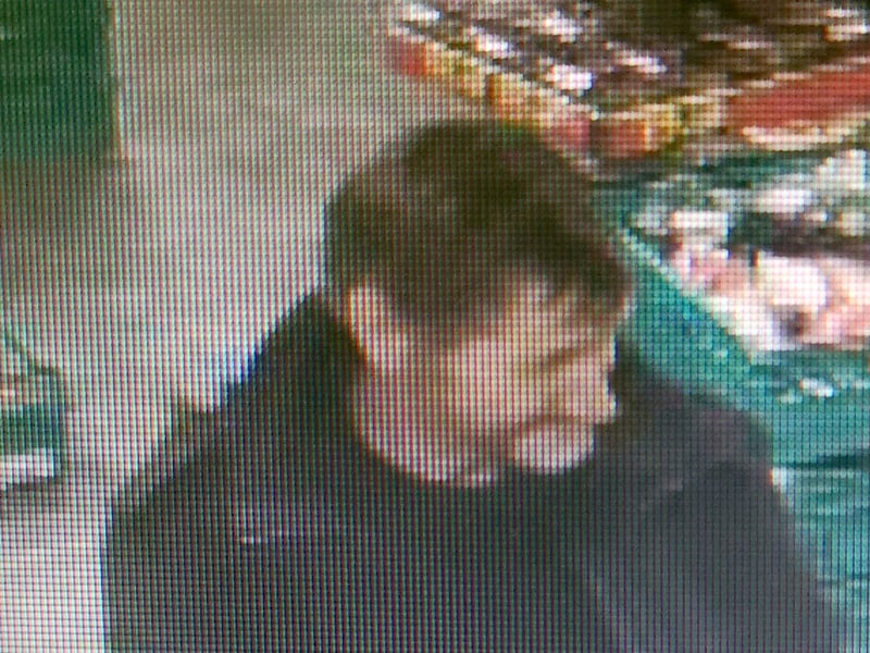 Photo LD8526 refers to a theft from a shop