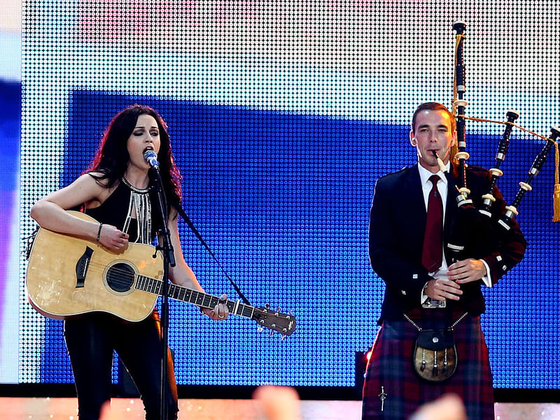 Singer Amy Macdonald helped get the party started with a little help from a piper.
