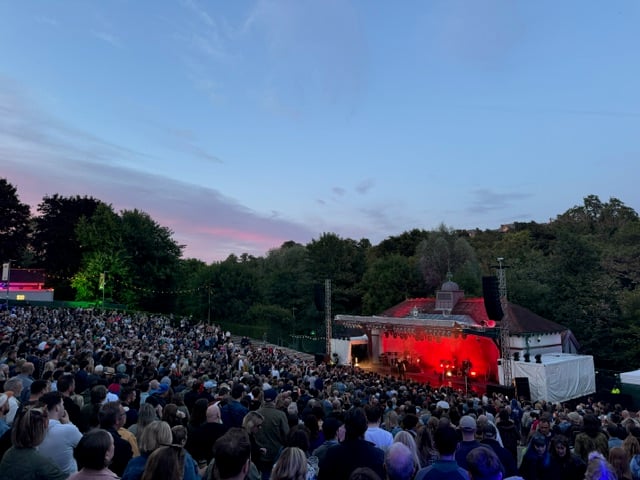 Dusk at the Kelvingrove bandstand.