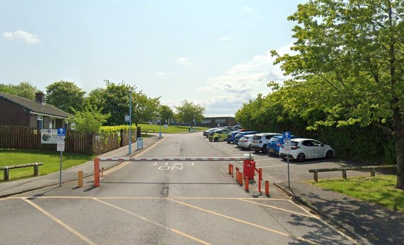 This is a Share Multi-Academy Trust school in Skelmanthorpe, near Huddersfield, West Yorkshire.
It has a high Progress 8 score of 0.57, although banding is not applied as it only takes pupils from age 13 up.