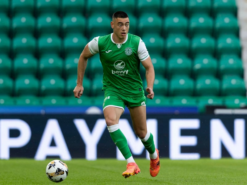 We aren't too sure what Joma have done here. It doesn't break from the traditional green too much, yet it still looks overcomplicated. Is it the collar? Possibly. Who knows. 4/10.