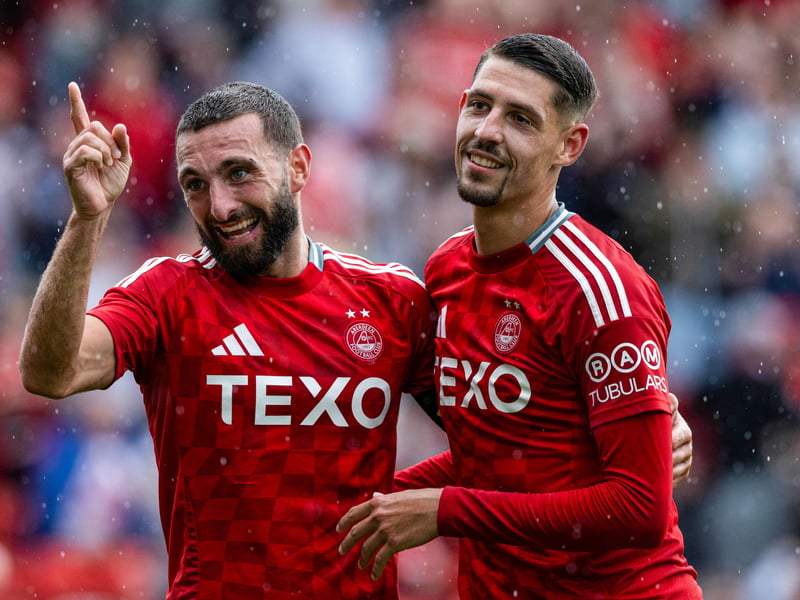 I mean, it isn't terrible, but it is looks like a basic Adidas template. Gets extra points for the interesting collar - which we like - but it just isn't quite as good as some other efforts this year. Sorry, Aberdeen. 5/10.