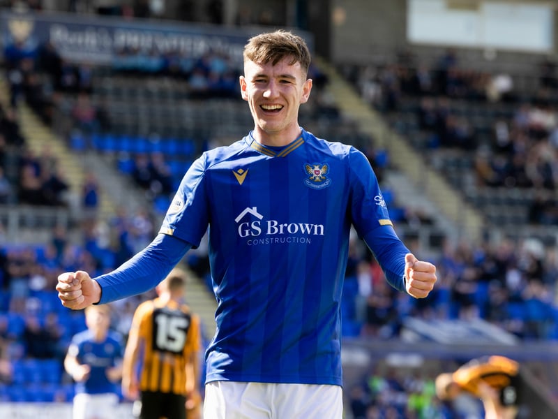 The Perth side have a nice little bit of gold added to their traditional blue shirt this year. It isn't as good as some other efforts from Macron, but it is good enough for our top five by some margin. 6.5/10.