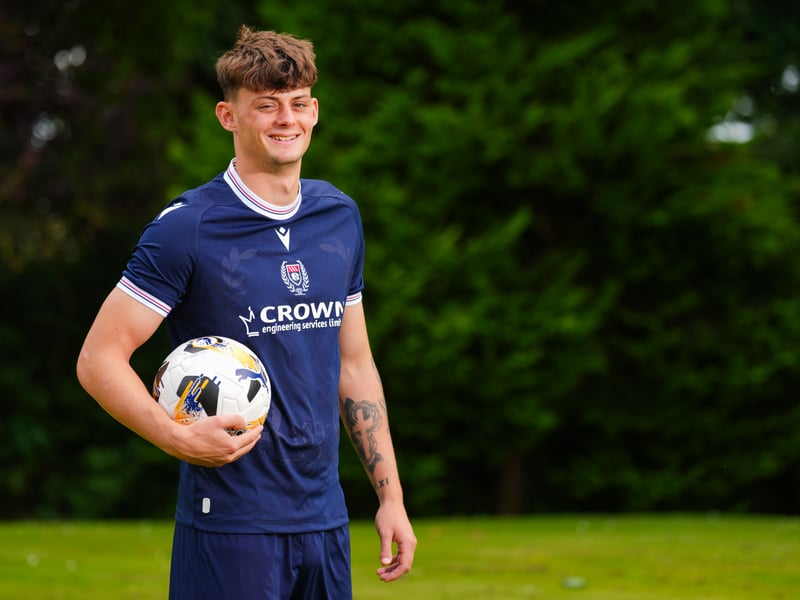 Centralised badges are a risk, but Dundee have more than got away with it. Macron have kept it nice and simple, with a bold navy kit and a classic red and white trim. We love it. 8/10.