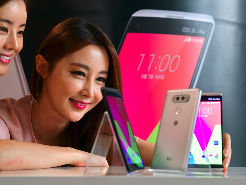 Which?’s survey, with a sample size of 50, found that 10% of users reported a fault developing within the first year. While 18% reported a fault after three years and the same after six years. Photo: JUNG YEON-JE/AFP via Getty Images