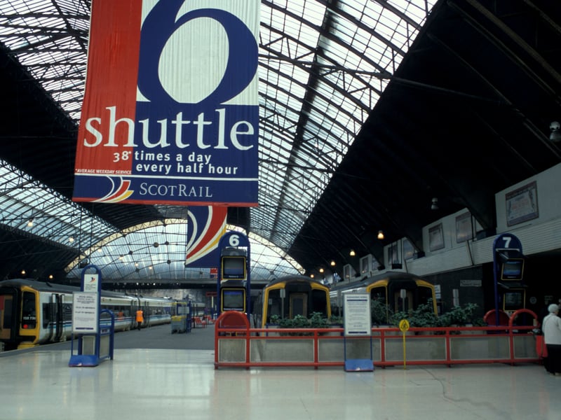 Concourse and platform view at Glasgow Queen Street station in 1997.