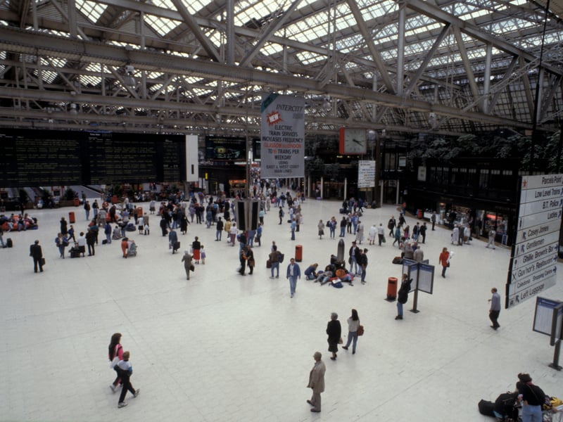 General concourse view of Glasgow Central station in 1997.