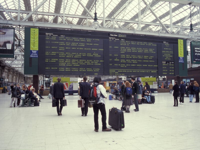 Concourse and annunciator board at Glasgow Central station in 1997. 