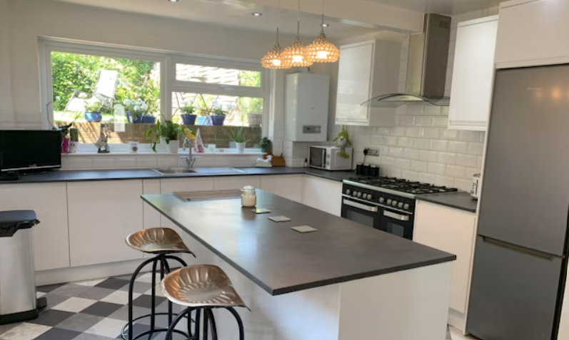 The listing says: "Located in the very heart of Shanklin, just a short stroll from the shops, schools, beaches bus & train links, is this sizeable 4 bedroom semi detached character property."