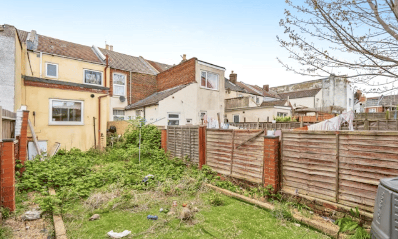This home is in the Stamshaw area of Portsmouth and is a stone's throw away from local shops and amenities.